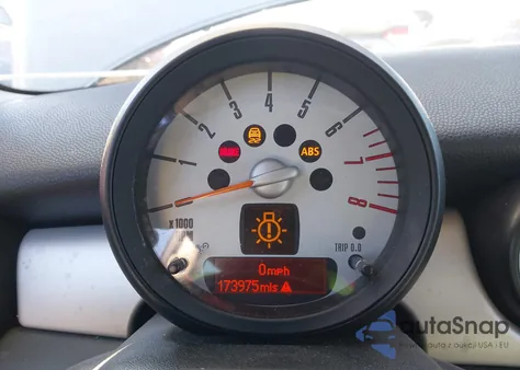 2011 Mini Cooper из США, поврежденный, VIN WMWSU3C57BTX96895